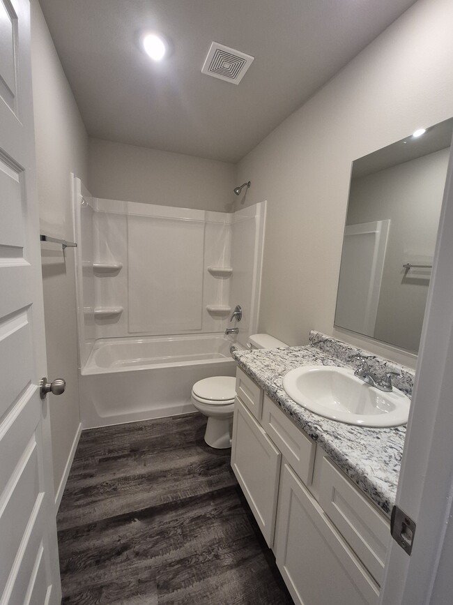 Hall Bath - 11615 S 274th East Pl