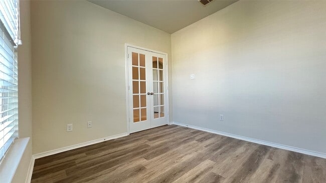 Building Photo - 1510 Alamandine Ave
