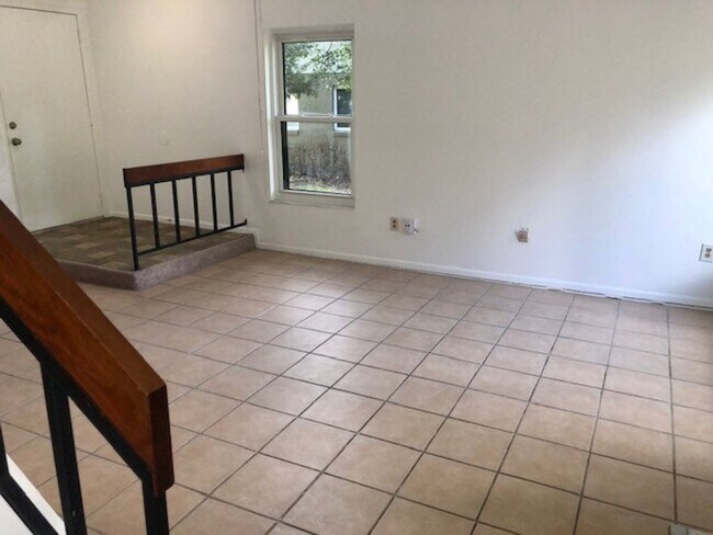 Building Photo - MOVE IN MARCH! 2 Story-Spacious 3 beds 2.5 bath townhouse with attached 2 car garage!!