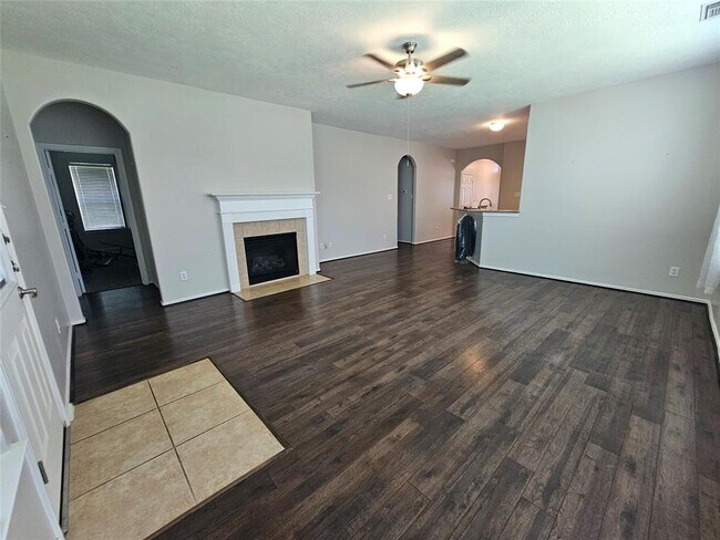 Building Photo - 2244 Waxwing Dr