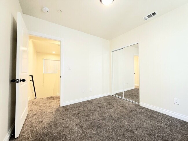 Building Photo - 114 W 50th St