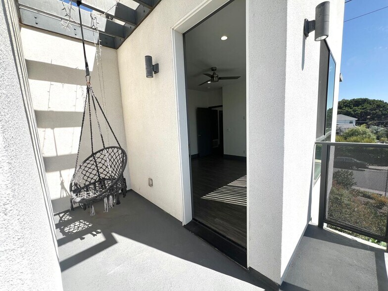 Building Photo - 6437 W 86th Pl