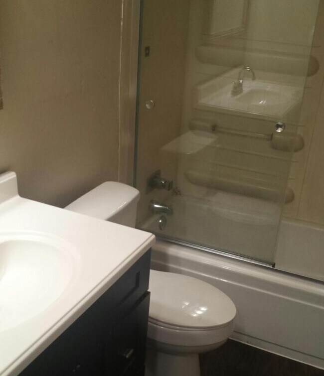 Building Photo - 305 Halia Crest