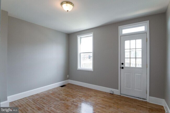 Building Photo - Charming 2 Bedroom/2.5 Bathroom Townhome in Patterson Neighborhood, MD!
