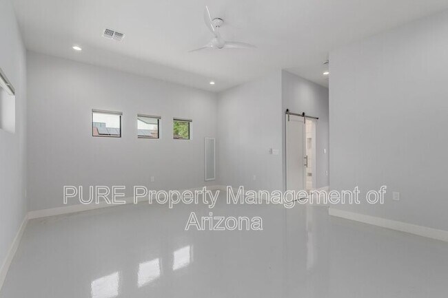 Building Photo - 4501 E Campbell Ave