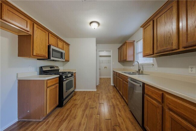 Building Photo - 2905 Rainy River Dr