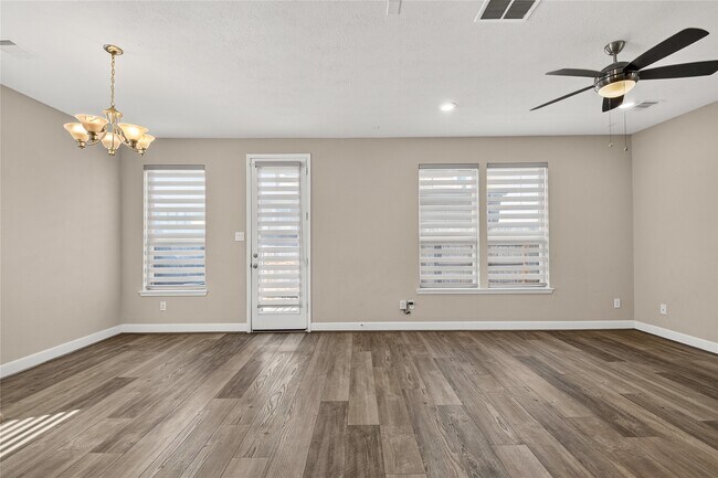 Building Photo - 10214 Pinewood Fox Dr