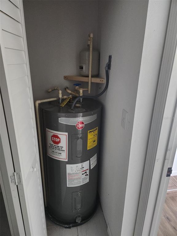 Building Photo - 1216 Emeralda Rd