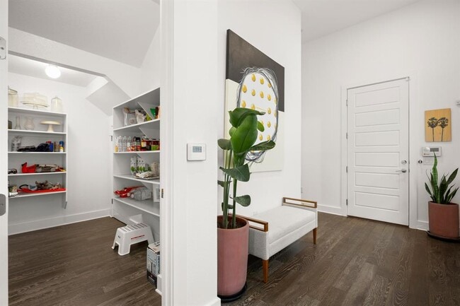 Building Photo - 6013 Florencia Ln