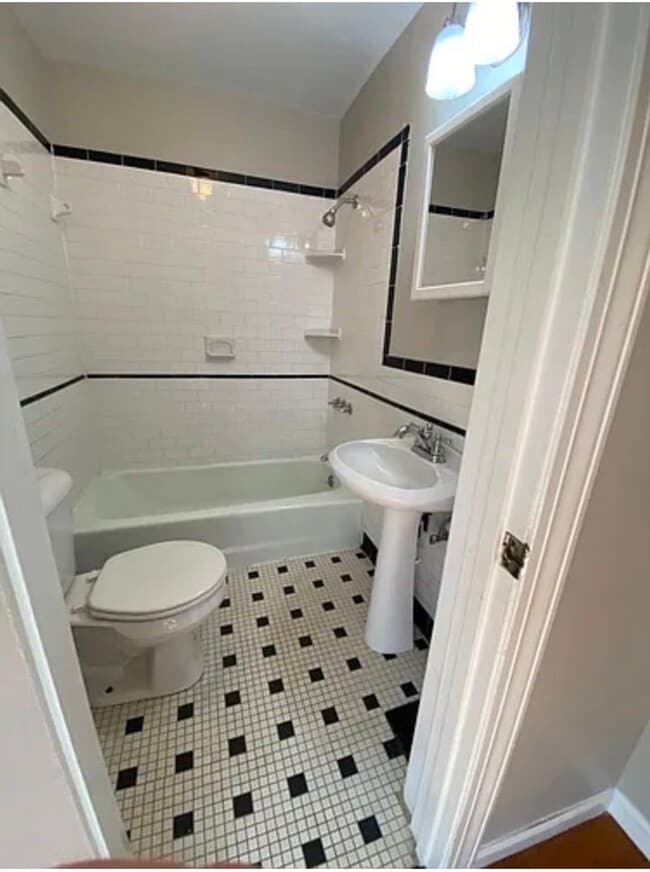 Building Photo - 212 W Lee St