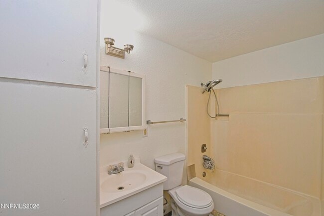 Building Photo - 1140 E St