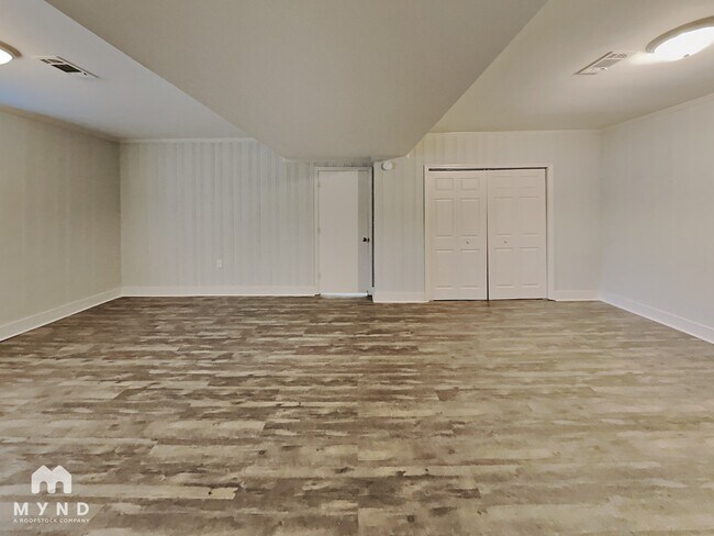 Building Photo - 6489 Lynn Dale Ln