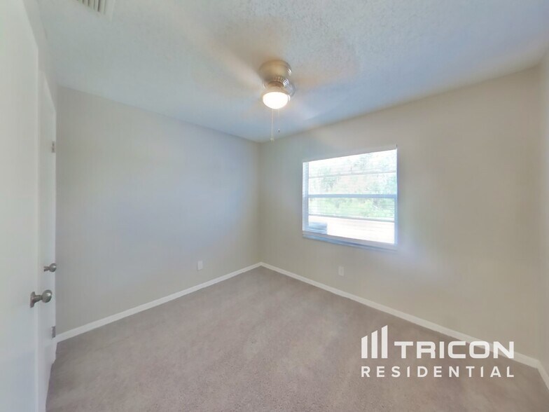 Building Photo - 1028 Hardwood Dr