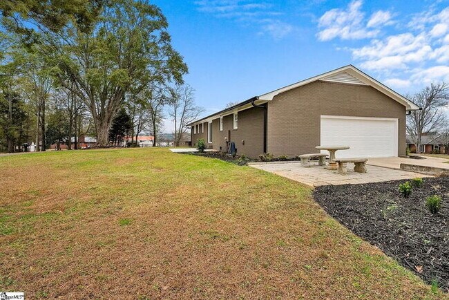 Building Photo - 300 Woodlake Rd