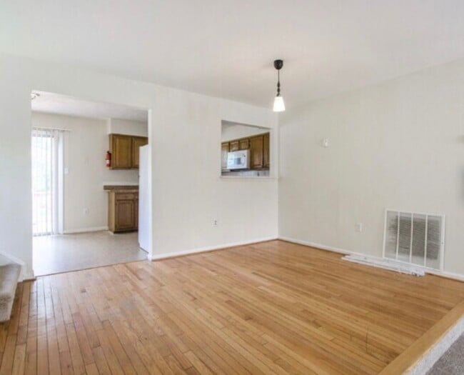 Building Photo - 10679 Campus Way S