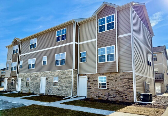 Building Photo - Brand New Three Bedroom Nevada Townhome Av...