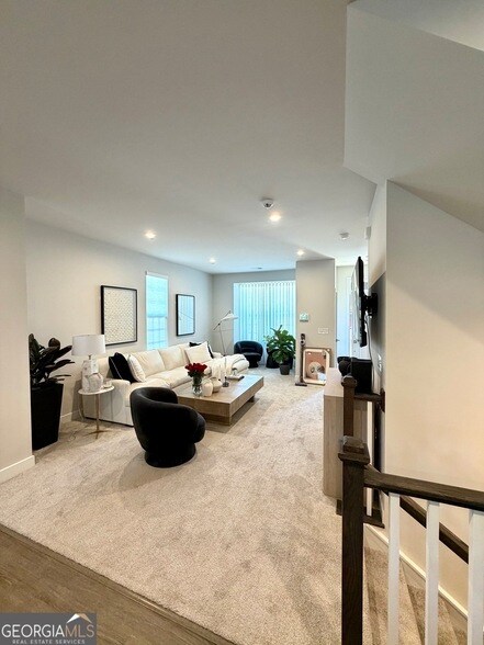 Building Photo - 2000 Fortuna St