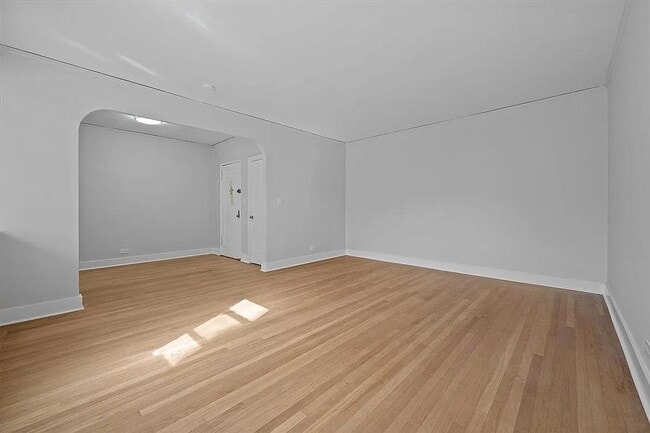 Building Photo - 3810 Greystone Ave