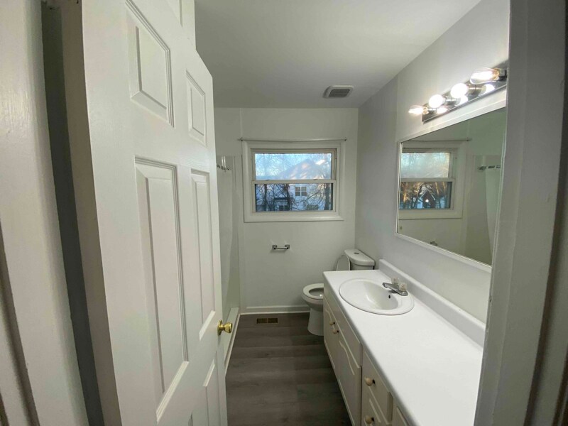 Building Photo - 104 Stewart Dr