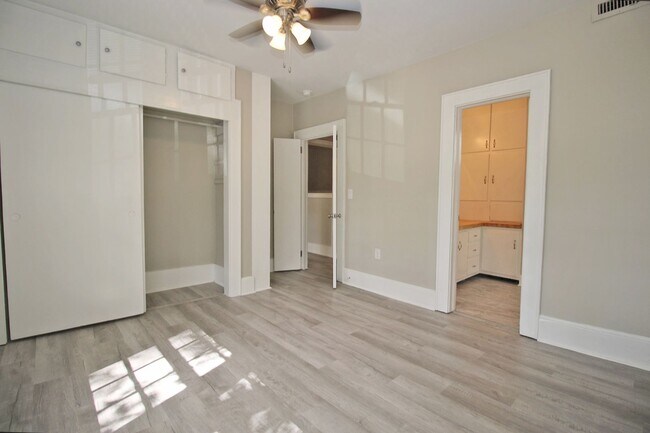 Building Photo - Spacious Student Home in Melrose Heights –...