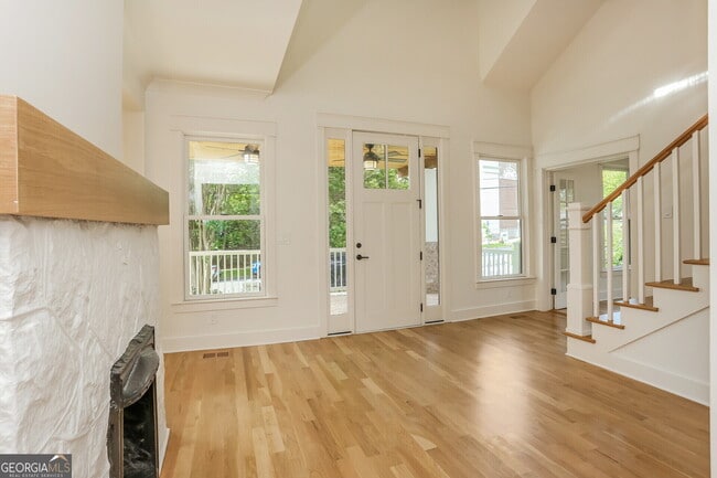 Building Photo - 116 3rd Ave