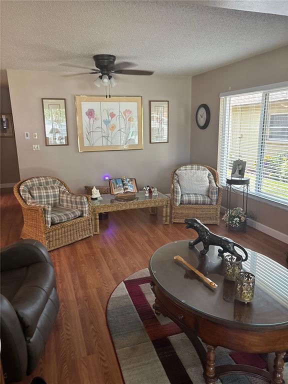 Building Photo - 10531 Meadow Hill Dr