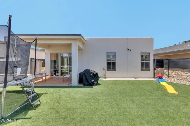 Building Photo - 7424 Rio Rimac Dr