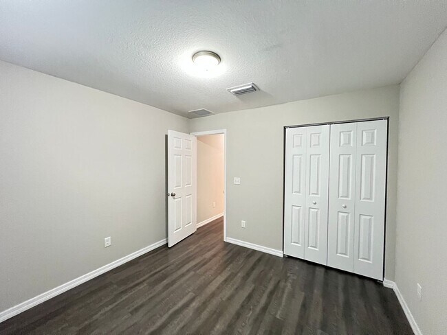 Building Photo - AWESOME 3 BD/2BA Home in Ocala!! Ready for Move-In