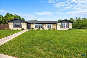 Building Photo - 921 Indian Trail