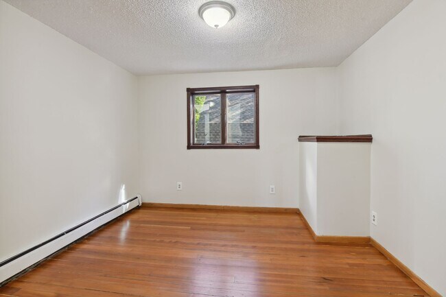Building Photo - 519 W 22nd St