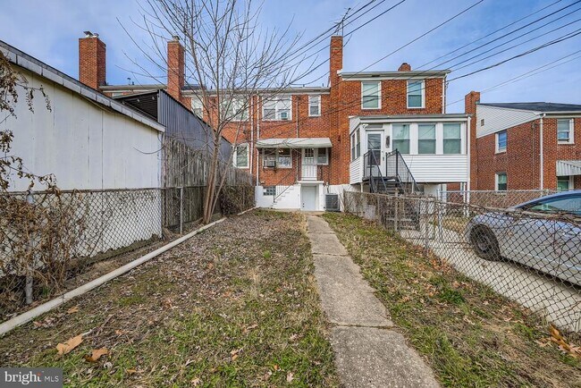 Building Photo - 571 Welbrook Rd