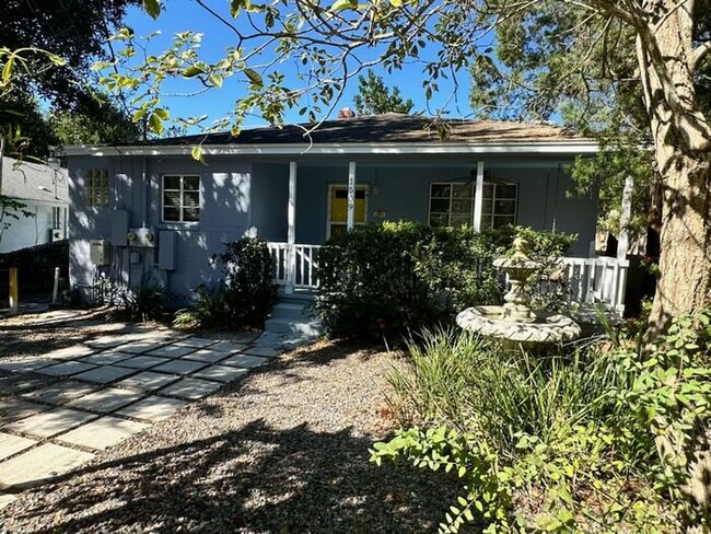 Primary Photo - Cozy Cottage