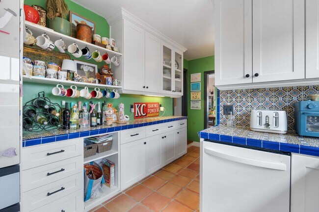Building Photo - Historic Charm Meets Modern Living – Stunning 5 Bedroom Home on Iconic Myrtle Avenue