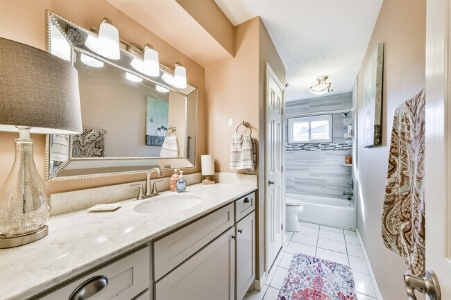 Building Photo - 3007 Chester Dr