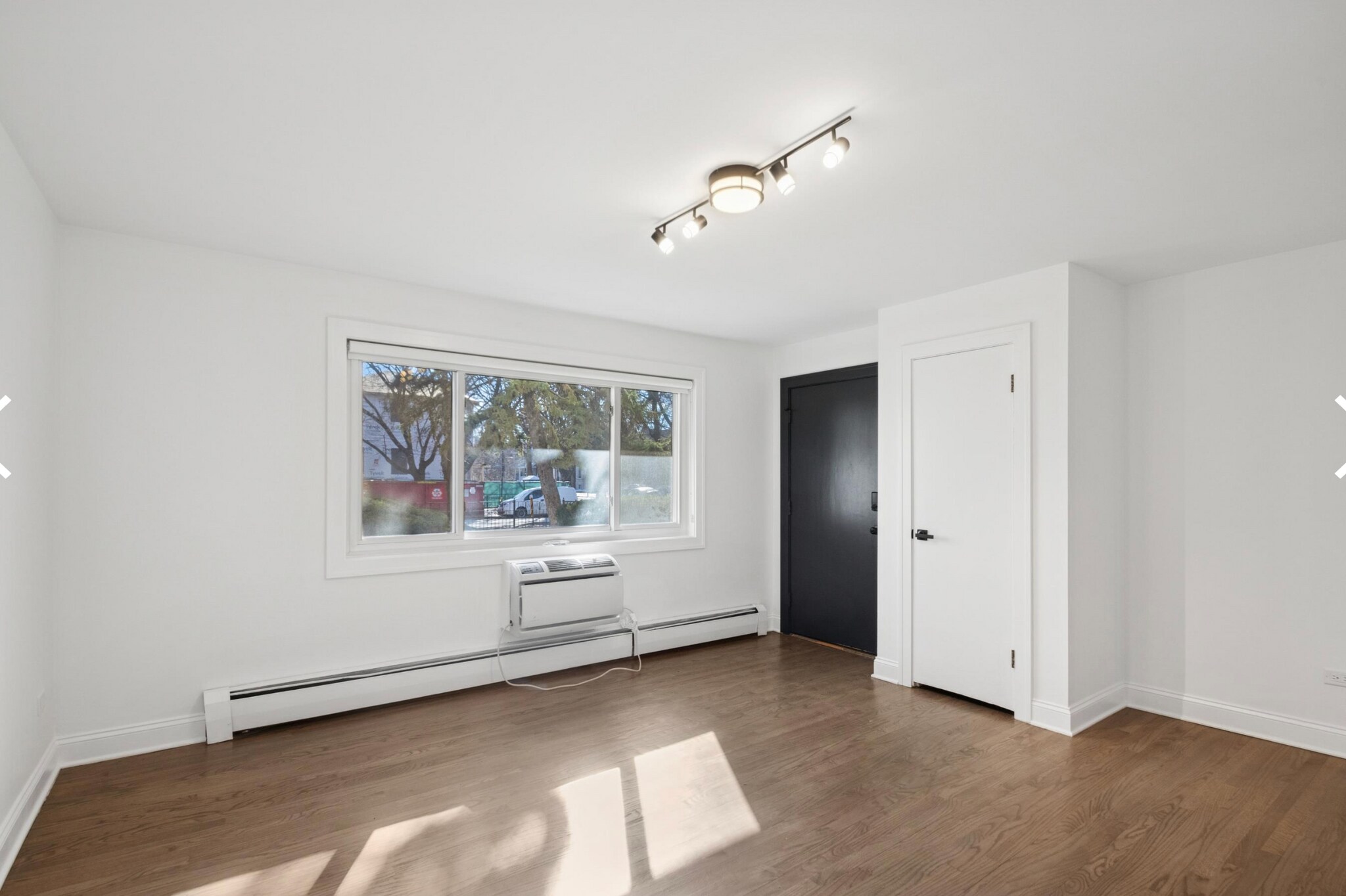 Building Photo - 4201 N Paulina St