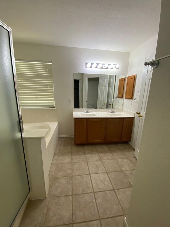 Building Photo - 151 McKennas Cove