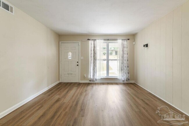 Building Photo - 4936 Springhill Dr