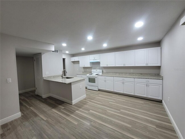 Building Photo - 1160 Calle Del Norte