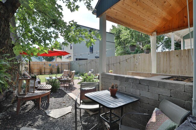 Building Photo - 976 N 4th St