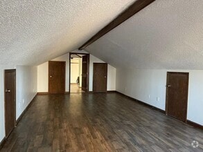 Building Photo - Upstairs Apartment with private entrance!
