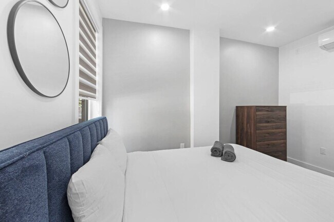 Building Photo - 564 W 182nd St