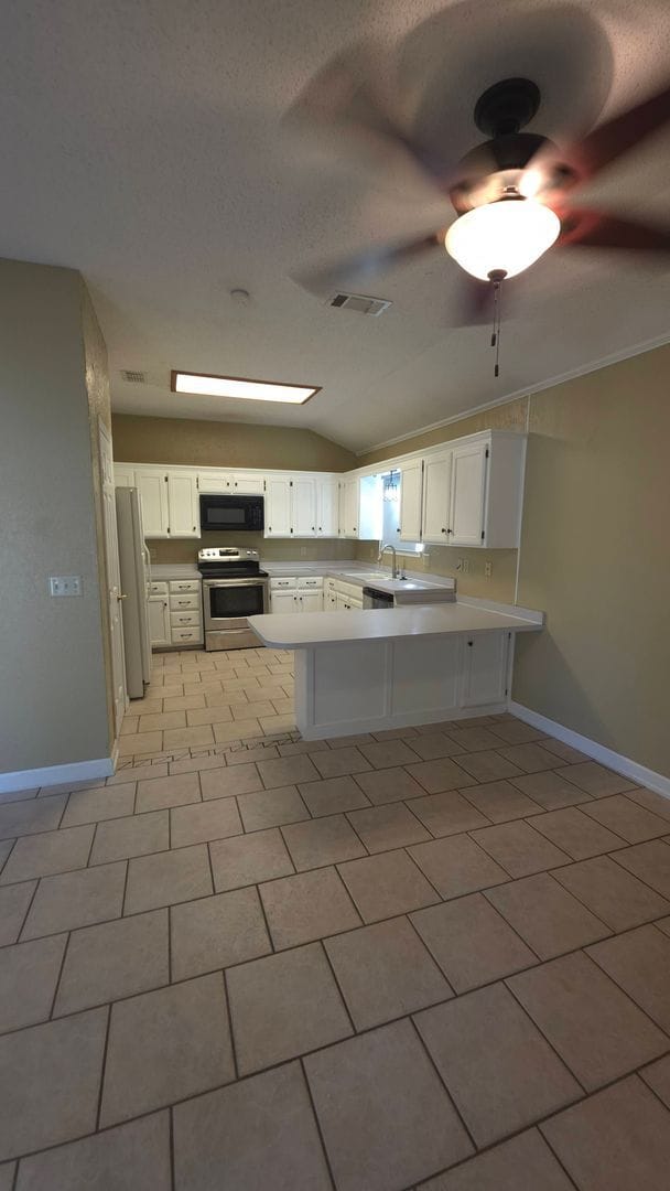 Building Photo - Wonderful Large 3 Bedroom Home