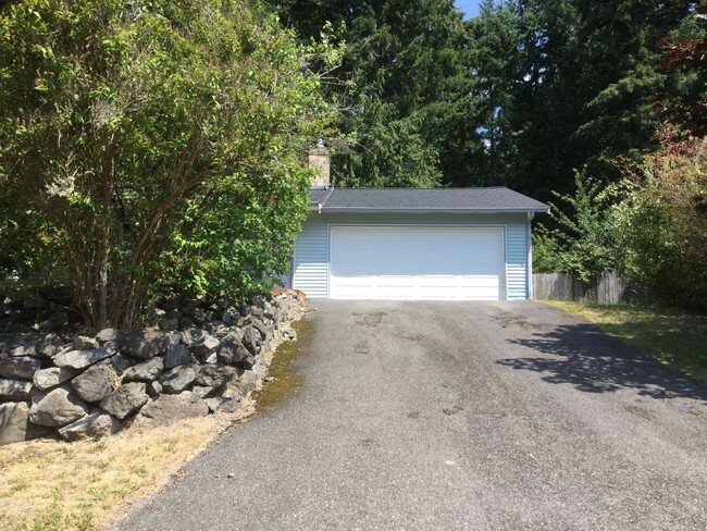 Building Photo - 2-Bedroom Rambler in Central Kitsap