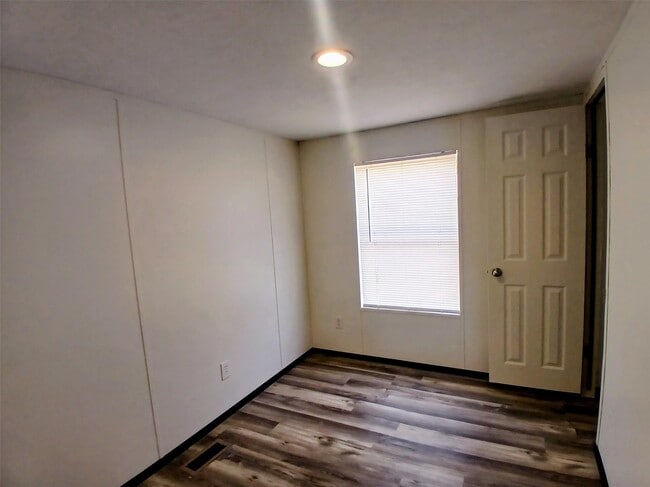 Building Photo - 715 Windwood Dr