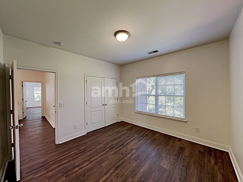Building Photo - 6713 Autumn Oaks Dr