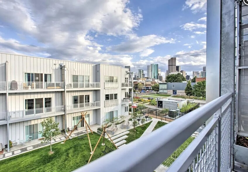 Building Photo - 2530 Lawrence St