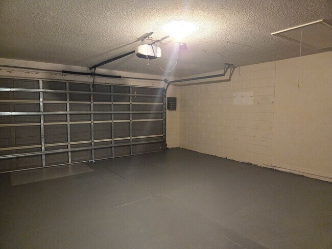 Building Photo - Move in Ready 3/2 in Sunset Village
