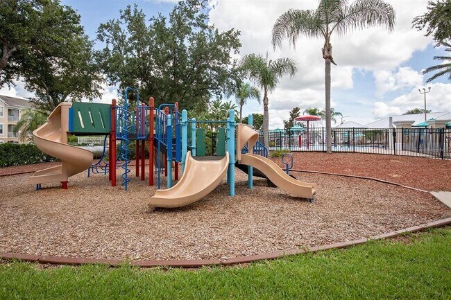 Building Photo - 2300 Silver Palm Dr