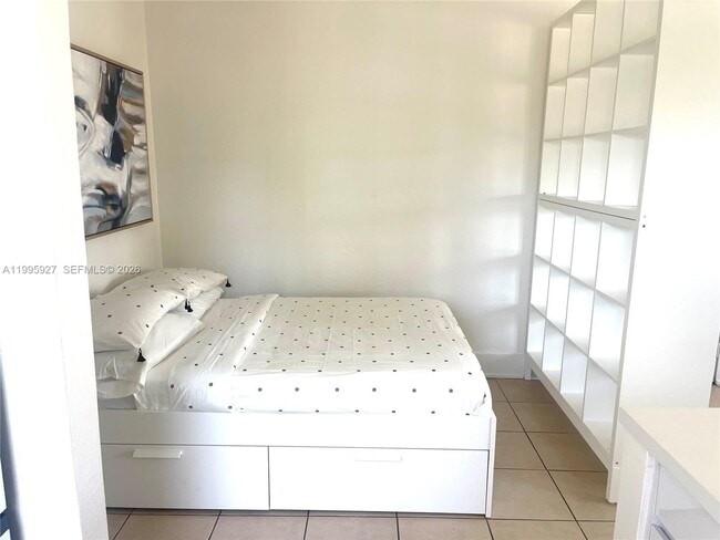 Building Photo - 1611 Michigan Ave