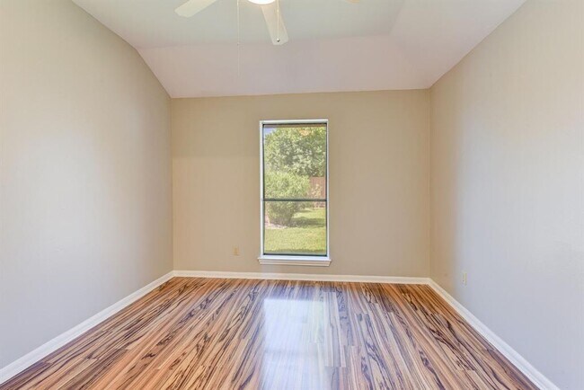 Building Photo - 3730 Sunshine Ln